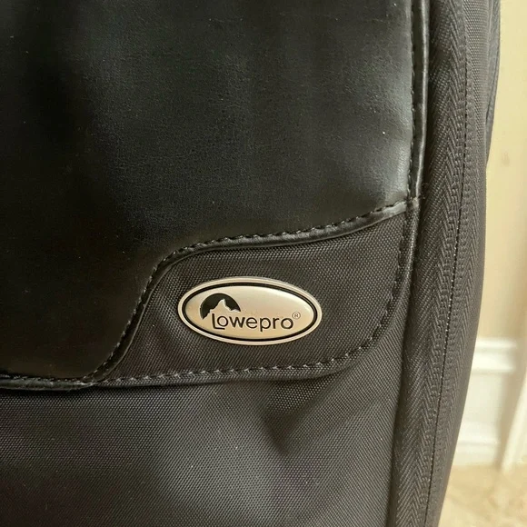 Lowepro laptop backpack in black very good condition - Picture 2 of 9